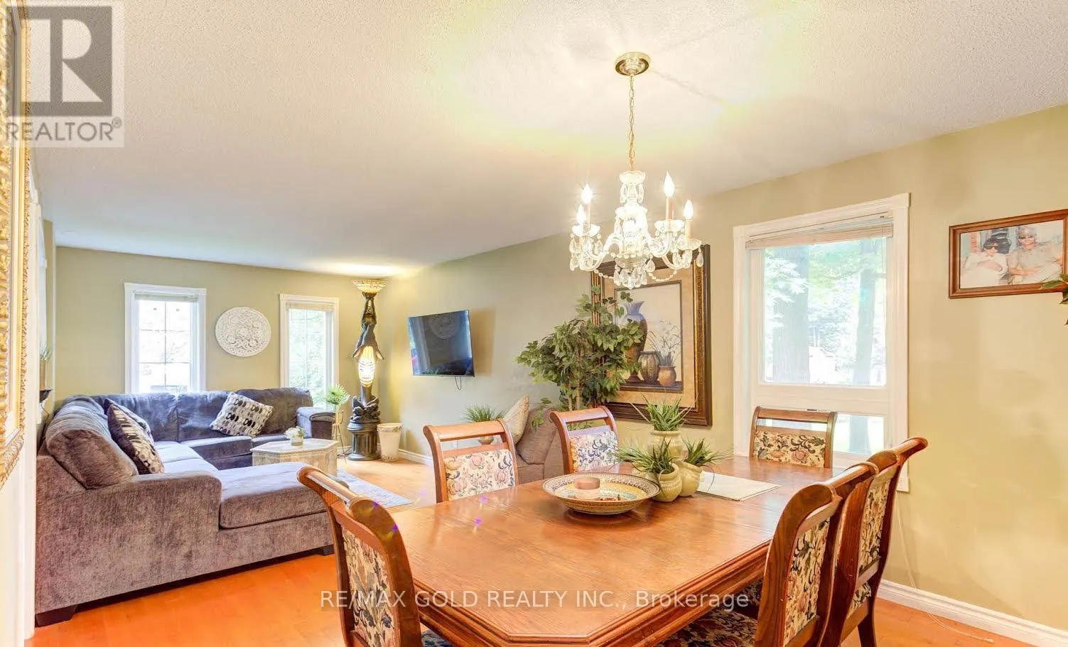 39 DOWNER CRESCENT