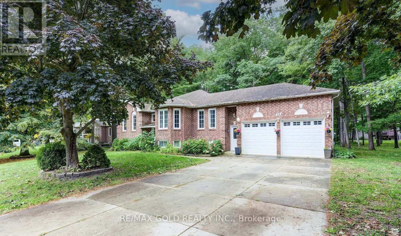39 DOWNER CRESCENT