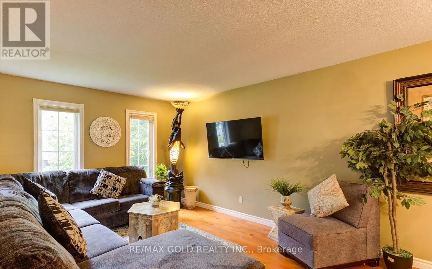 39 DOWNER CRESCENT
