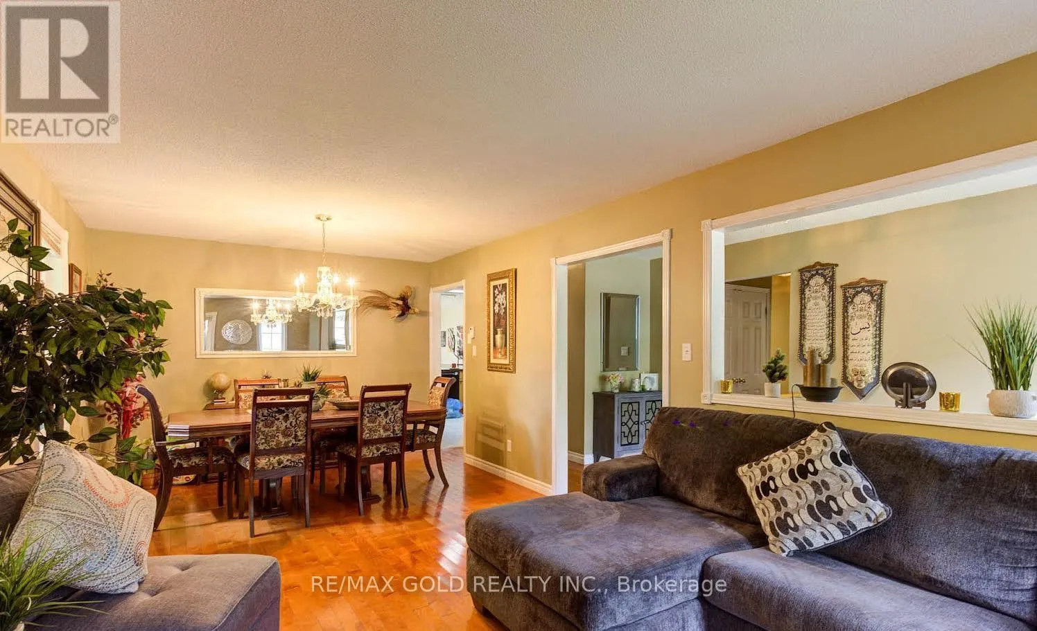 39 DOWNER CRESCENT