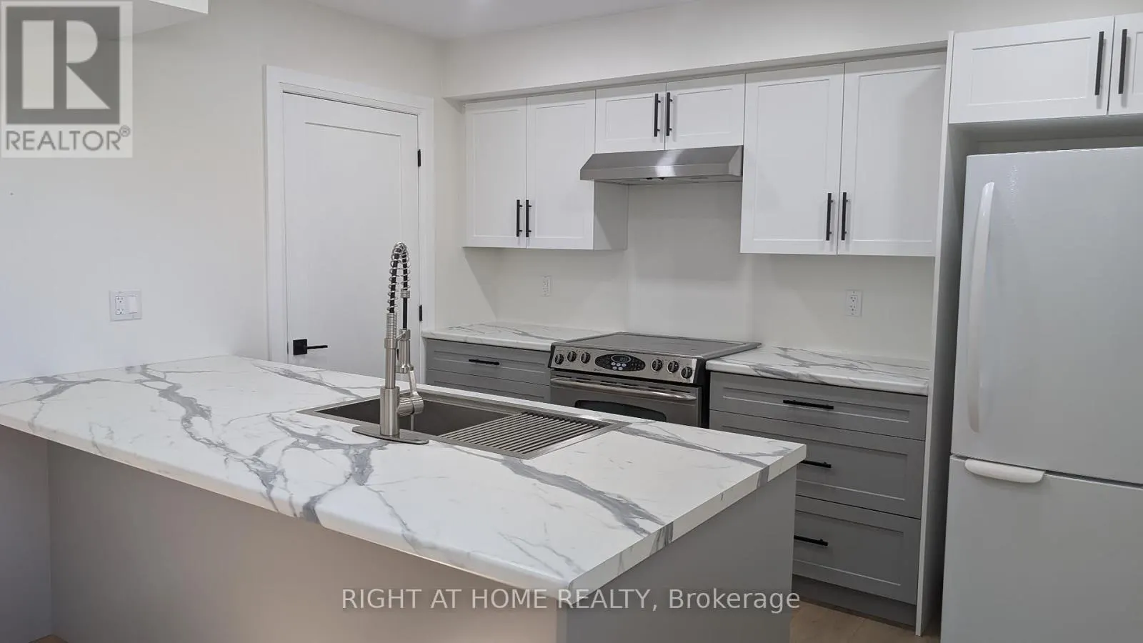 - LOWER LEVEL - 100 SELINE CRESCENT