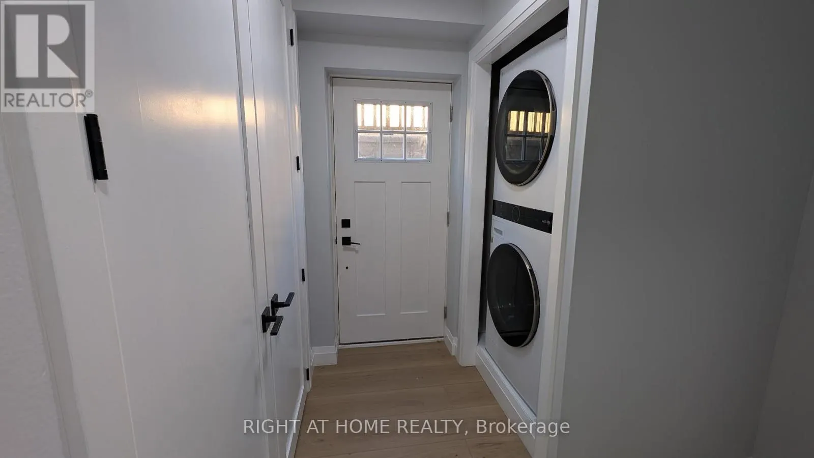 - LOWER LEVEL - 100 SELINE CRESCENT