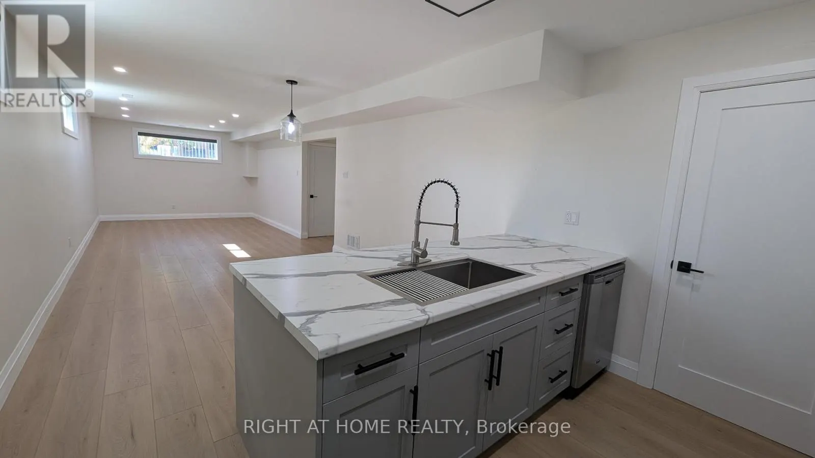 - LOWER LEVEL - 100 SELINE CRESCENT