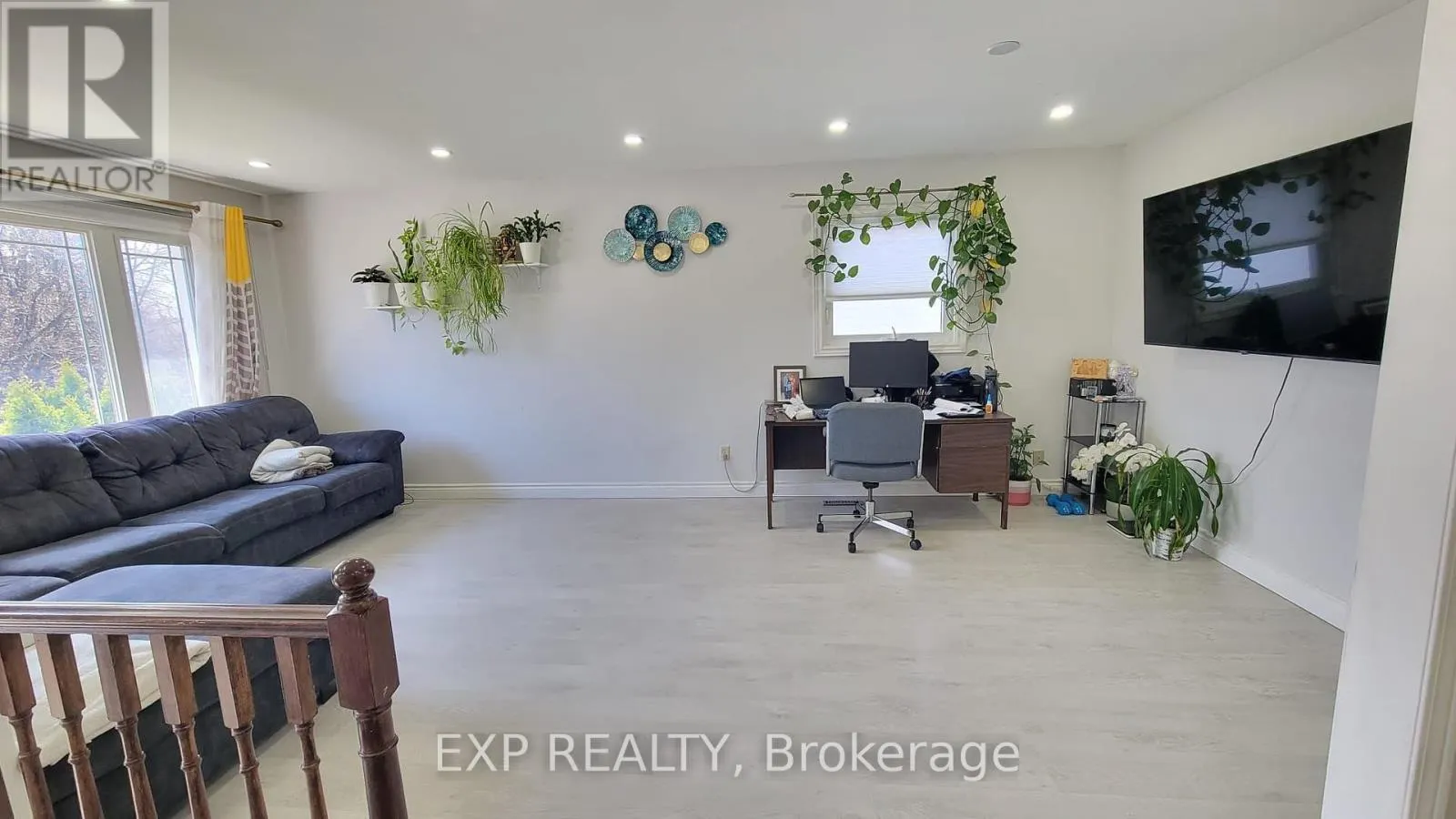 22 ENGEL CRESCENT