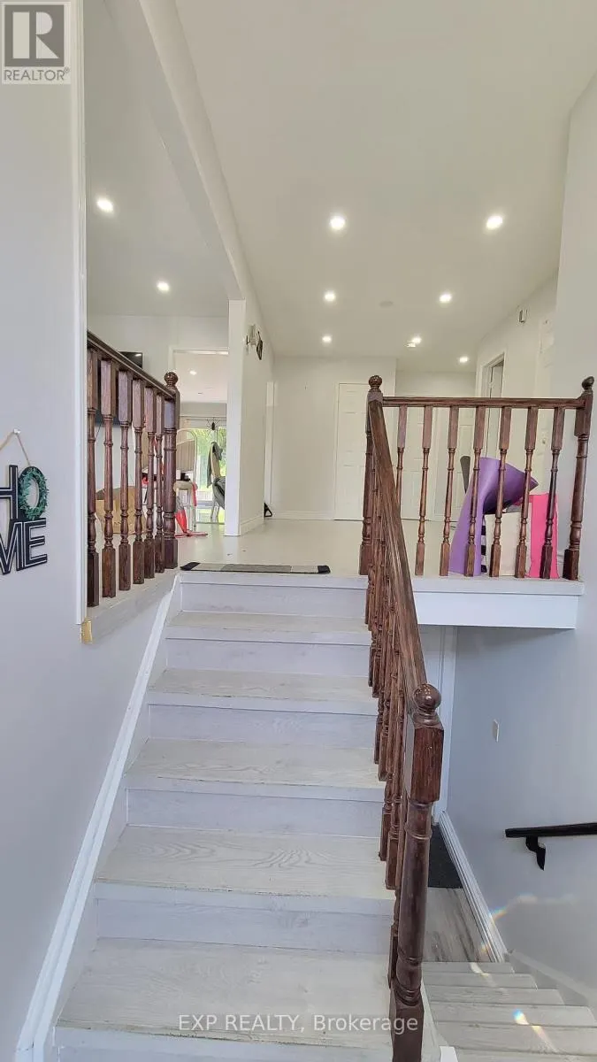 22 ENGEL CRESCENT