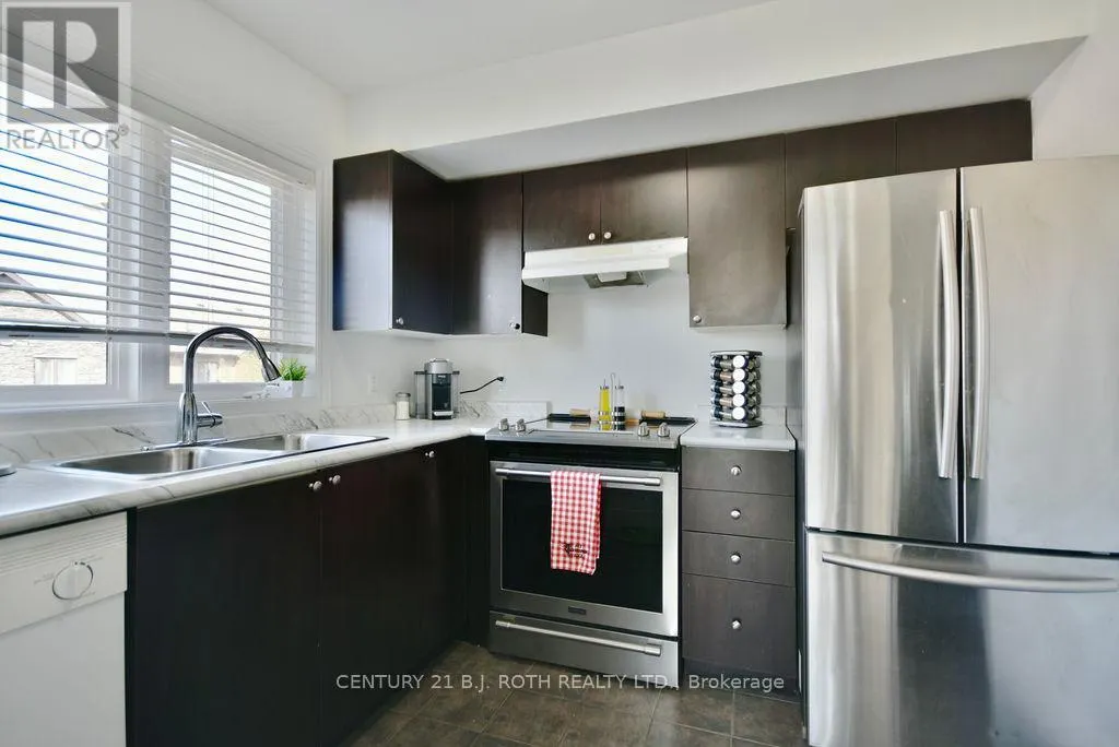 5 - 25 MADELAINE DRIVE