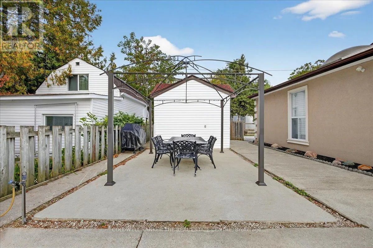 44 GLENWOOD DRIVE