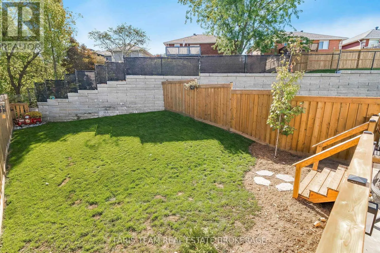 16 LAHEY CRESCENT