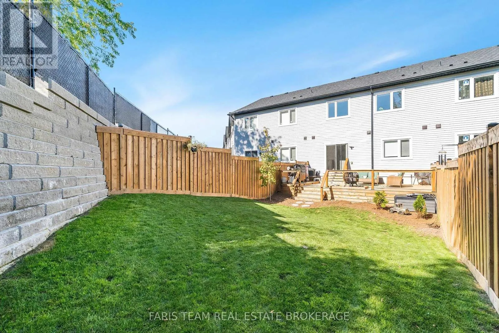 16 LAHEY CRESCENT
