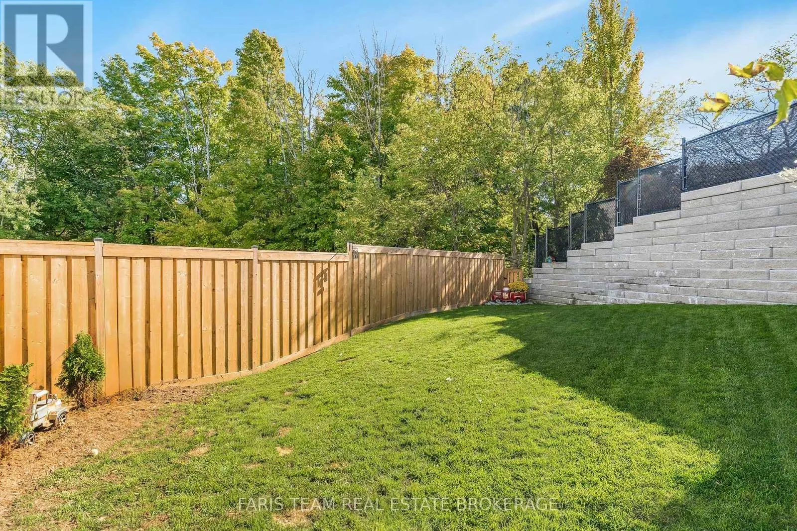 16 LAHEY CRESCENT