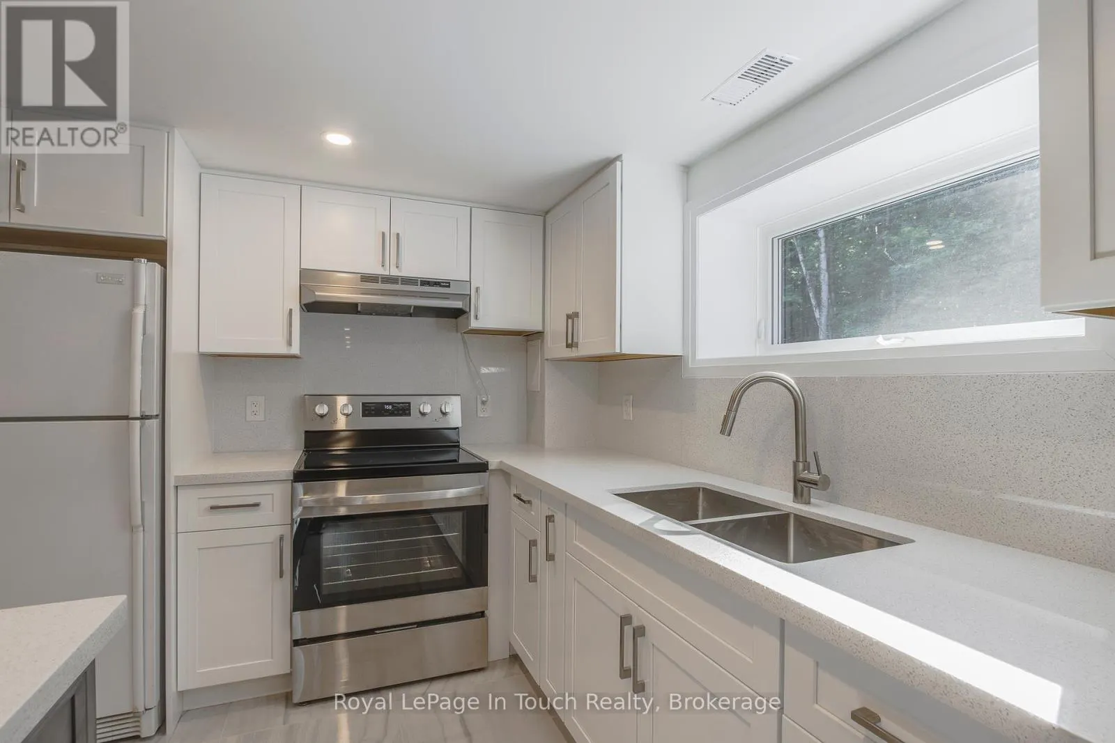 9 BELCOURT CRESCENT