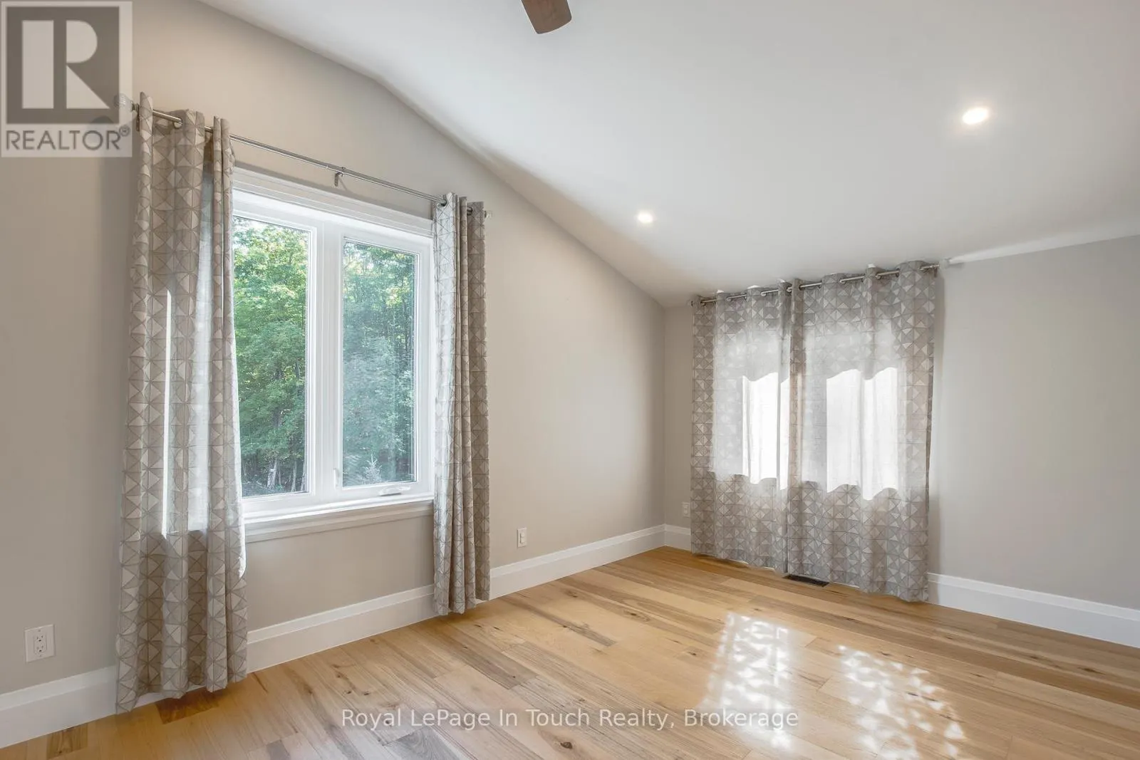 9 BELCOURT CRESCENT