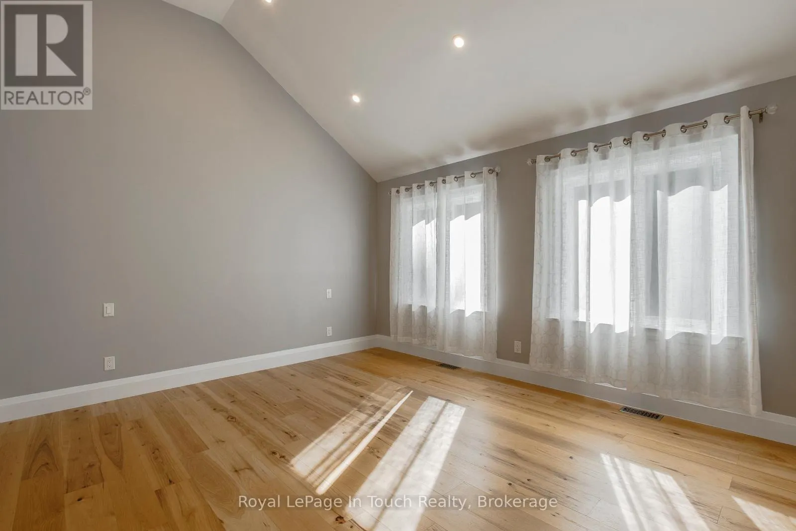 9 BELCOURT CRESCENT