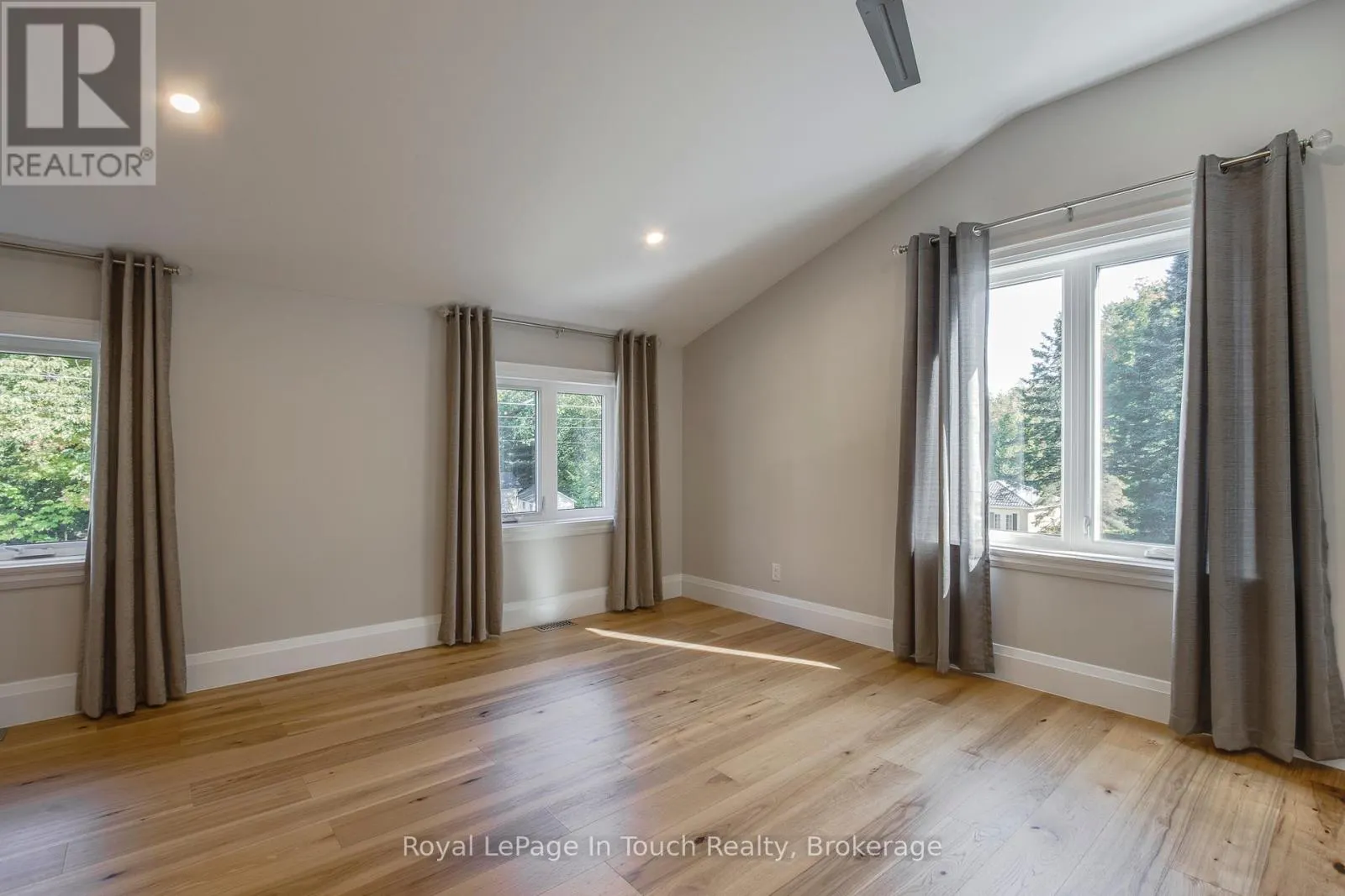 9 BELCOURT CRESCENT