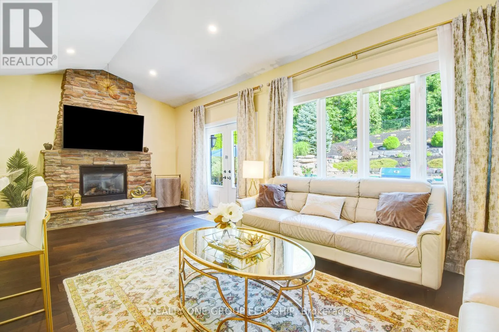 24 WENDAT TRAIL