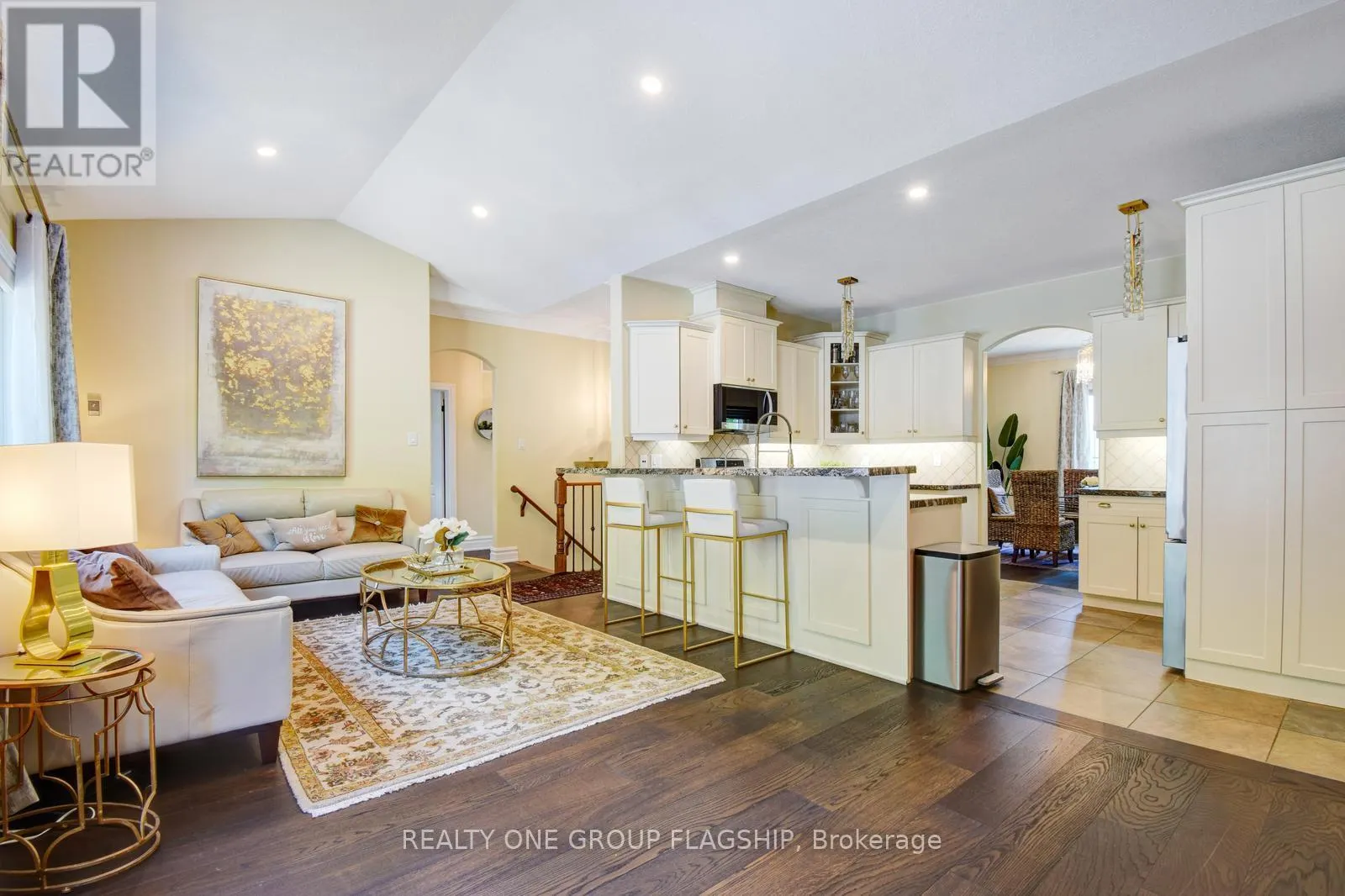 24 WENDAT TRAIL