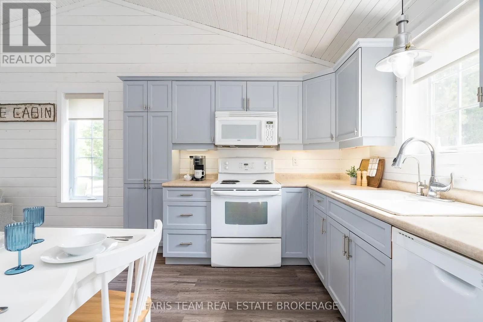 32 ALGONQUIN TRAIL