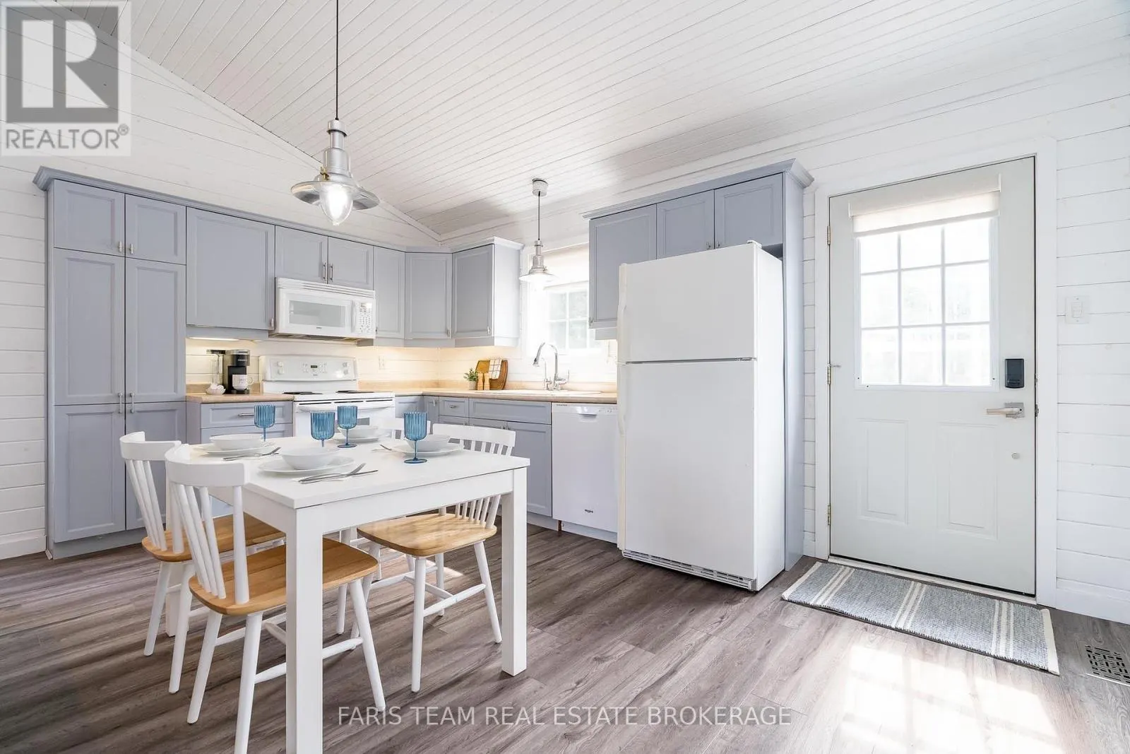 32 ALGONQUIN TRAIL