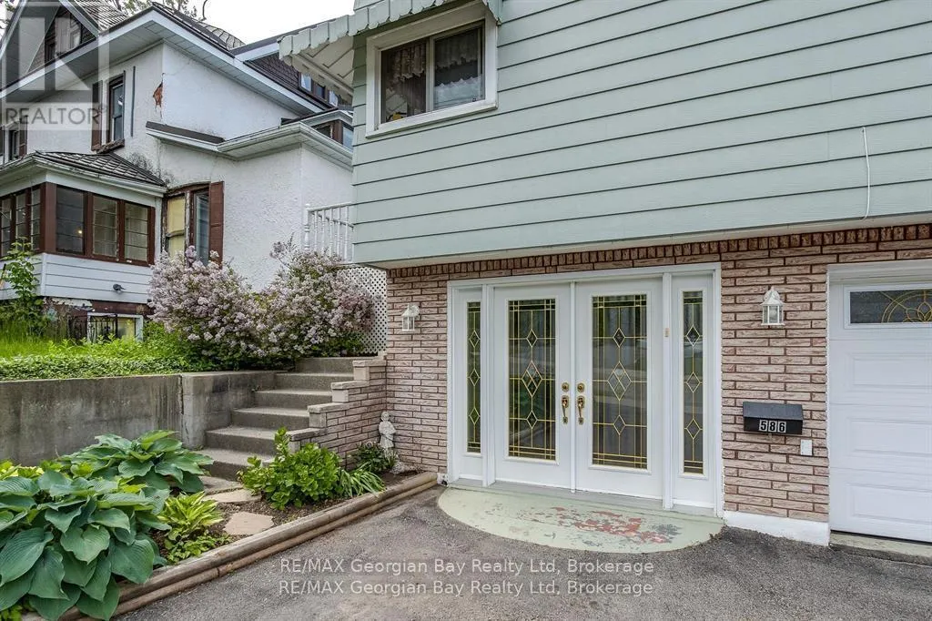 586 DOMINION AVENUE