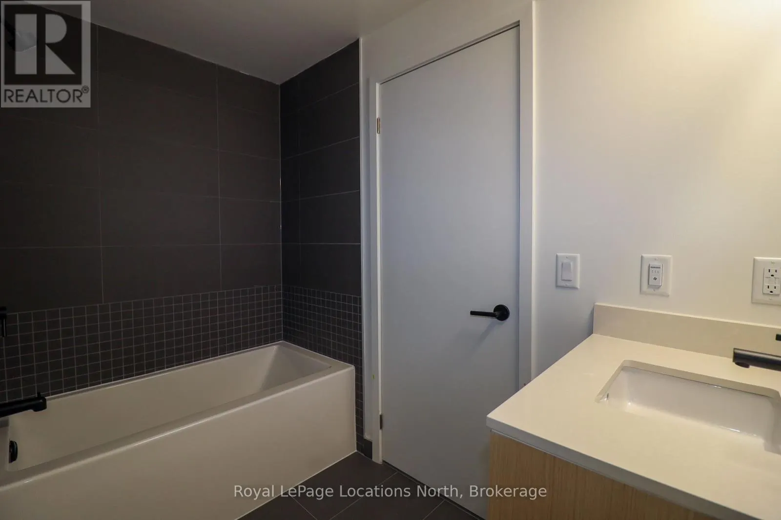 518 - 31 HURON STREET, #518