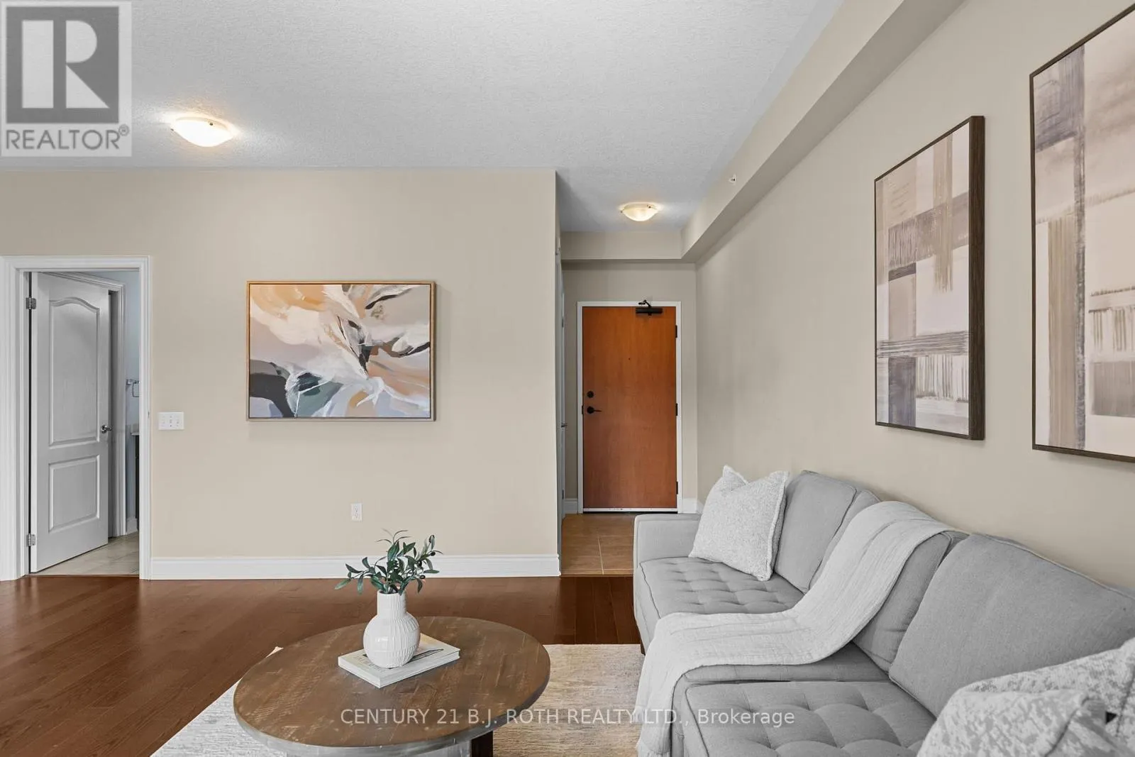 218 - 720 YONGE STREET