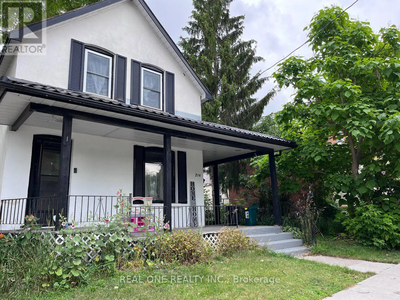 216 JOHN STREET N