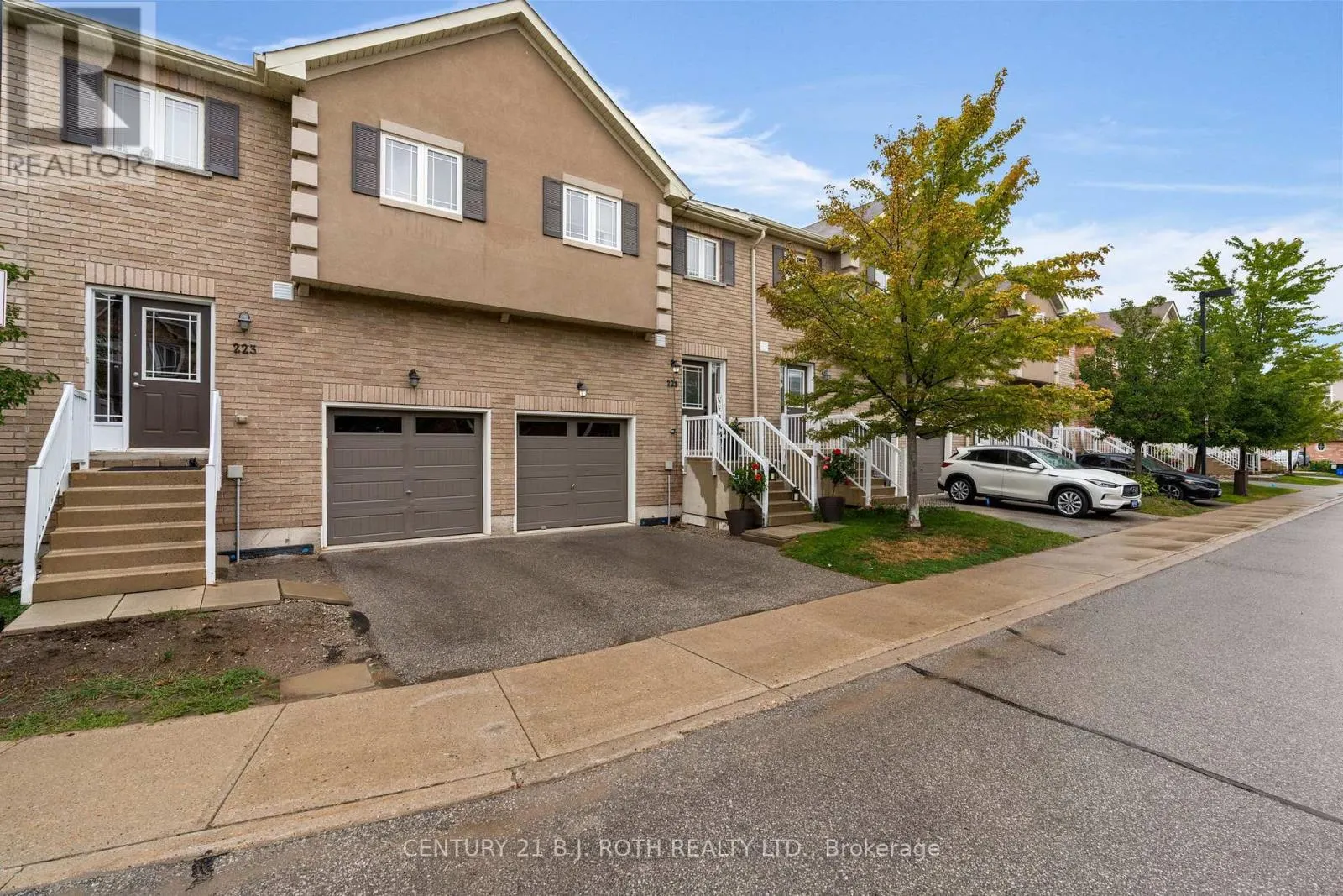 221 HARVIE ROAD