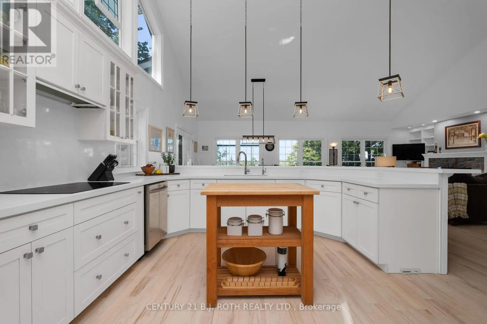 2710 PORTAGE TRAIL