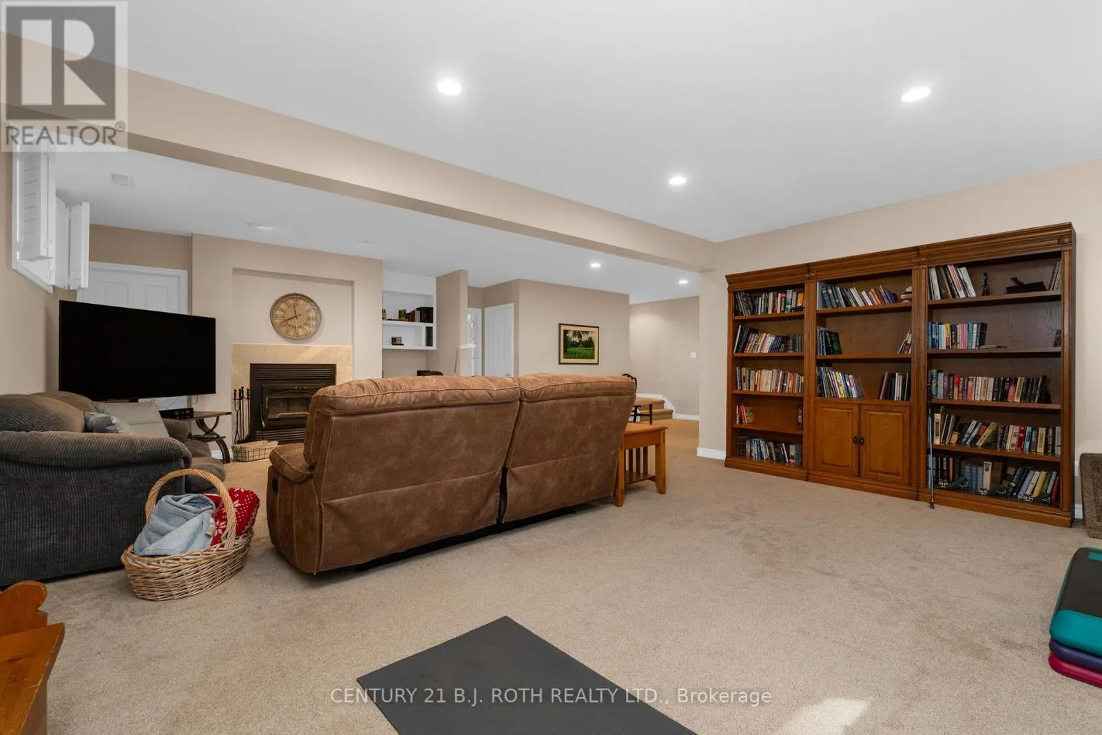 2710 PORTAGE TRAIL