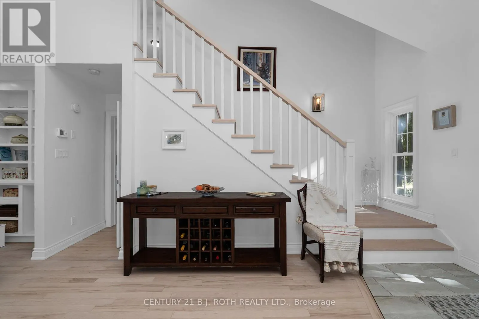 2710 PORTAGE TRAIL