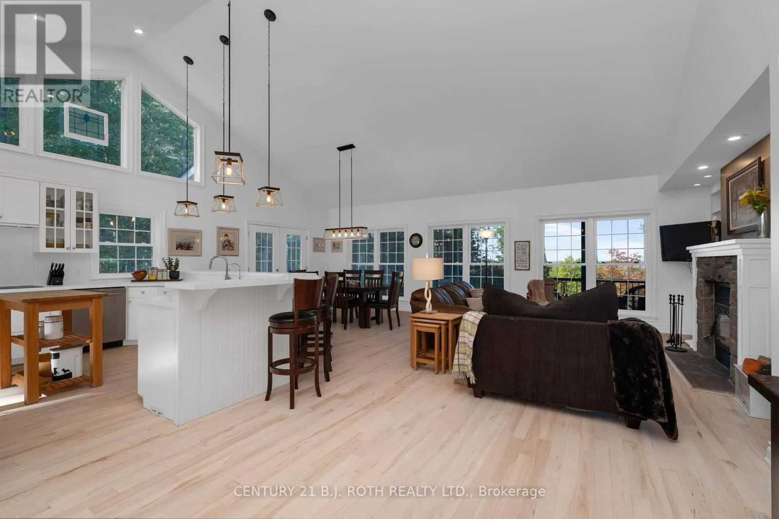 2710 PORTAGE TRAIL