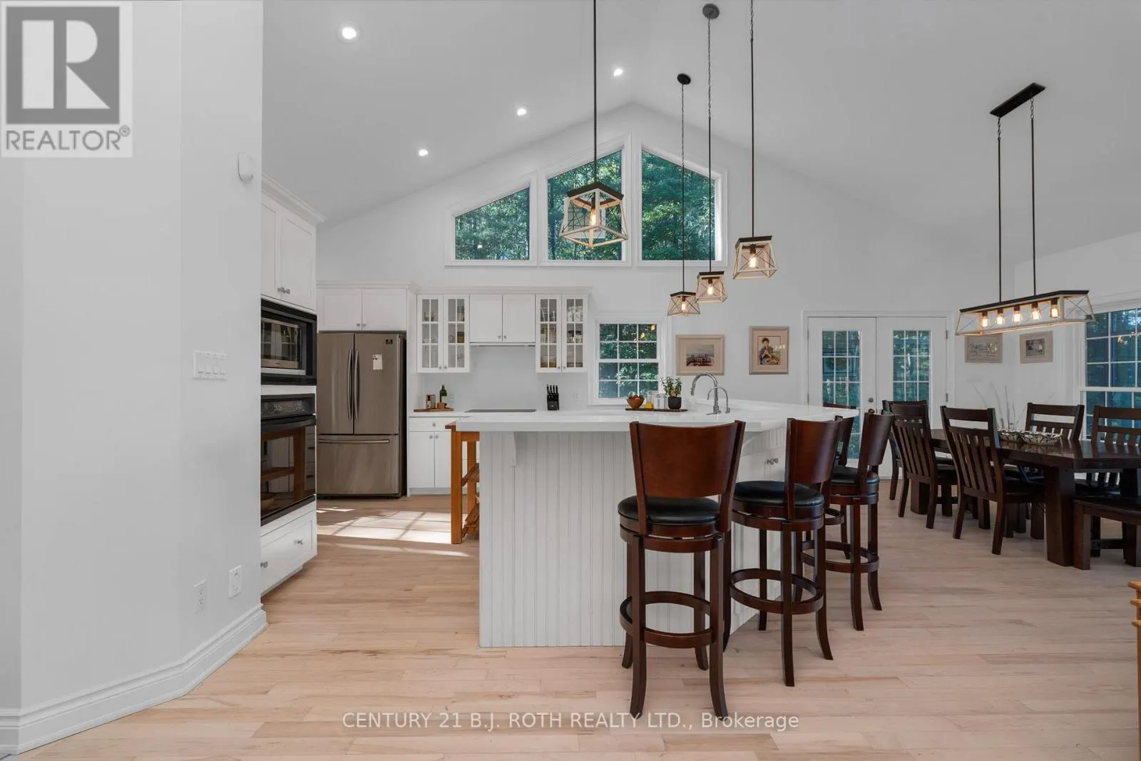 2710 PORTAGE TRAIL