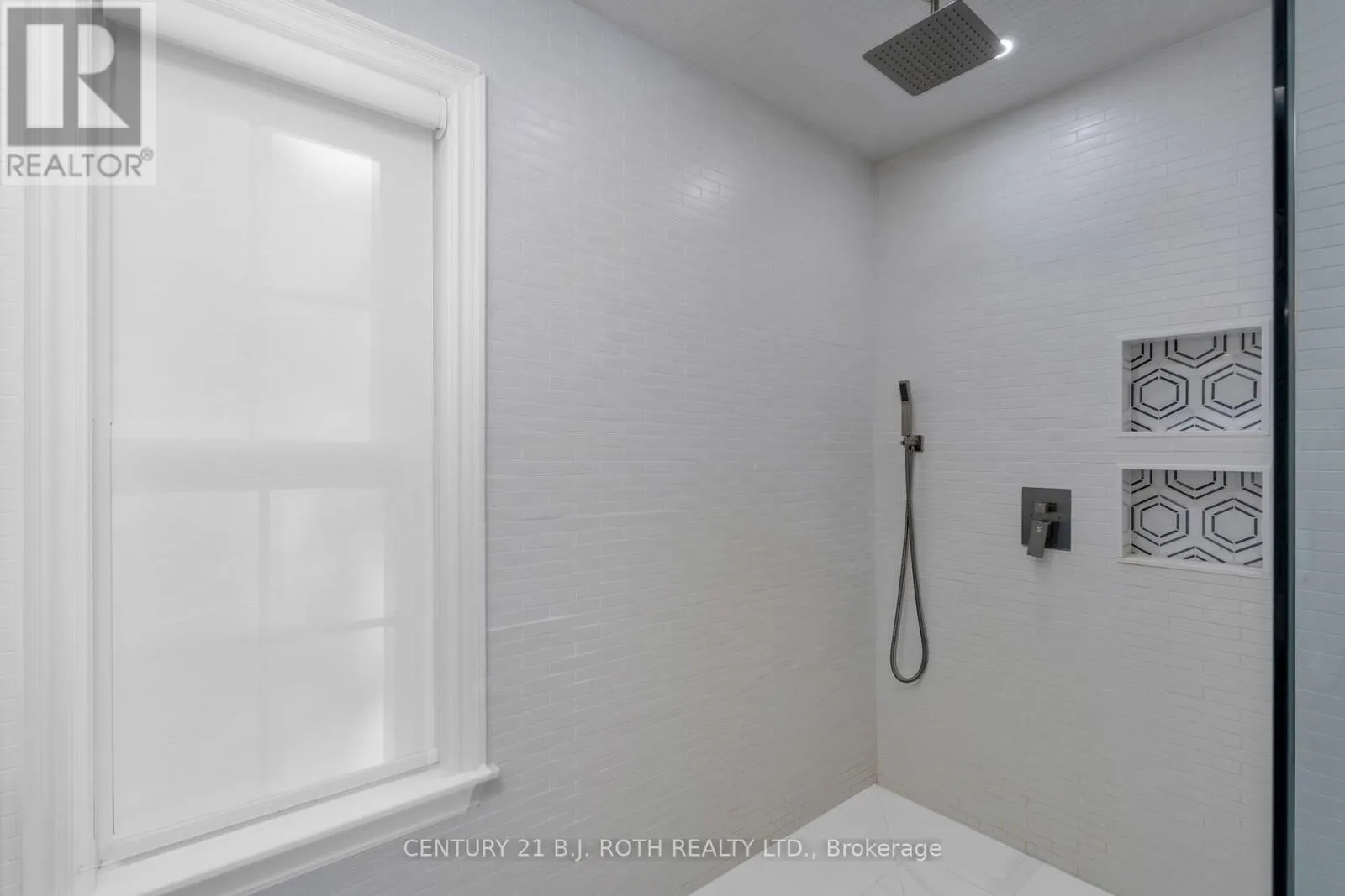 2710 PORTAGE TRAIL