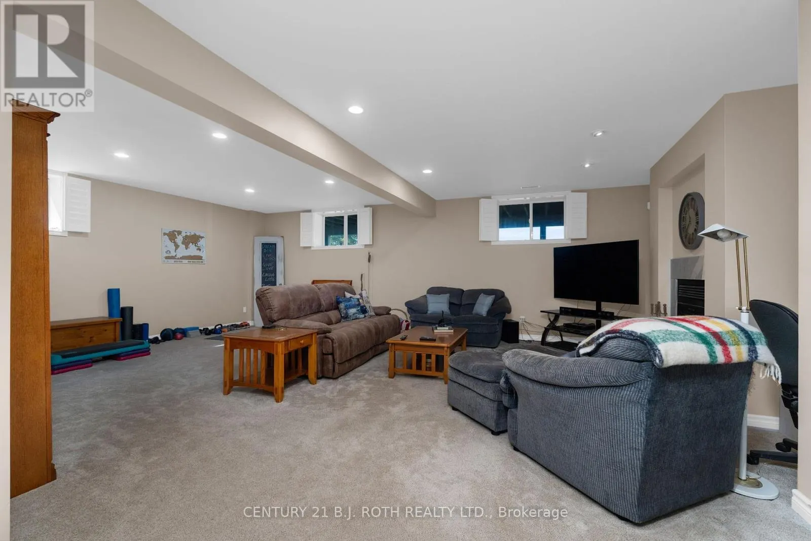 2710 PORTAGE TRAIL