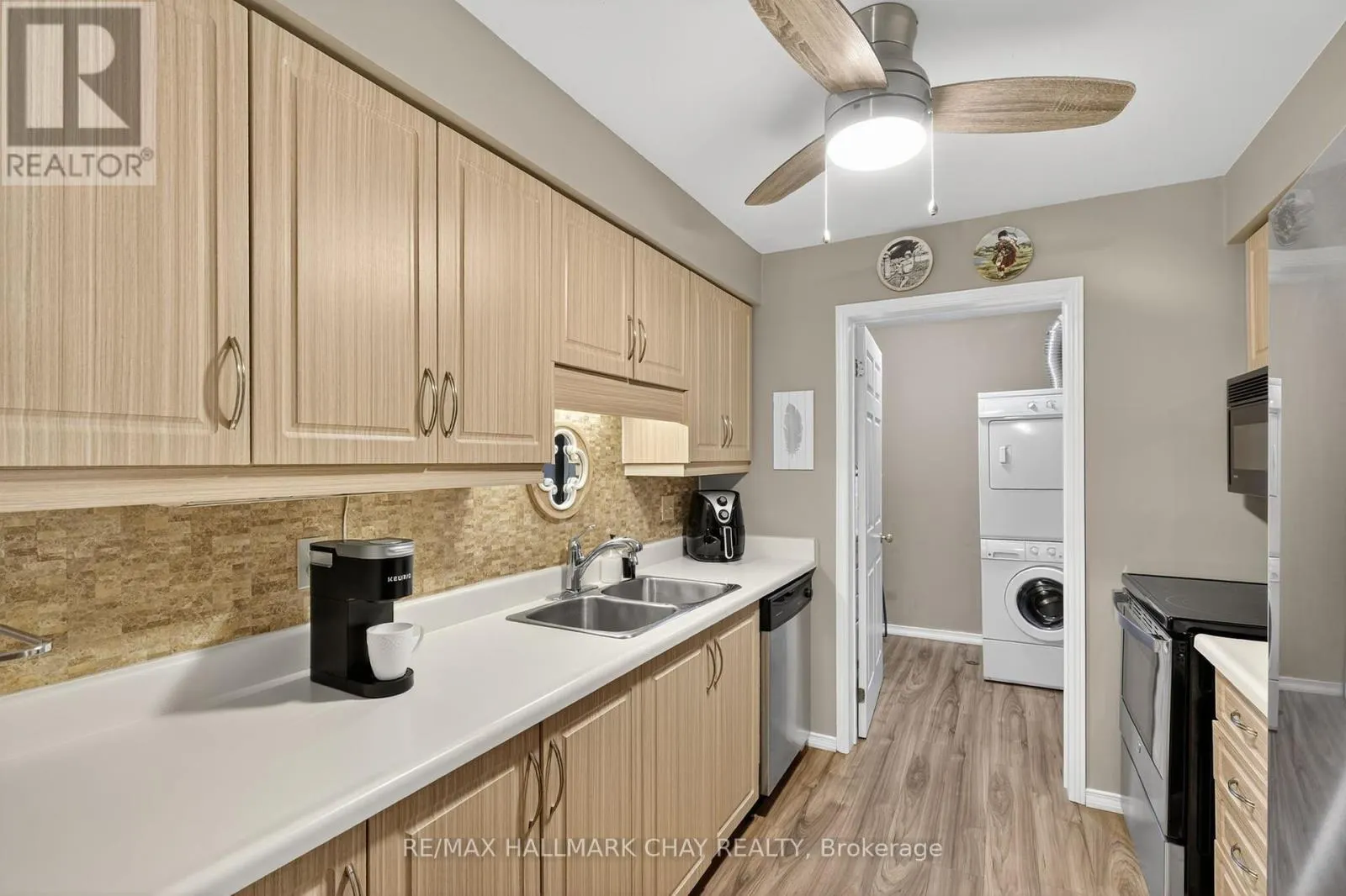 124 - 10 COULTER STREET