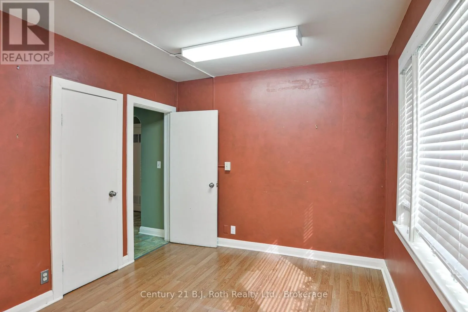 332 MISSISSAGA STREET W