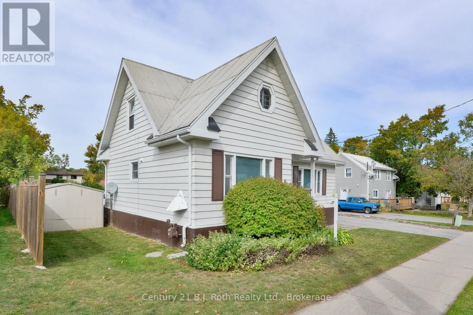 332 MISSISSAGA STREET W