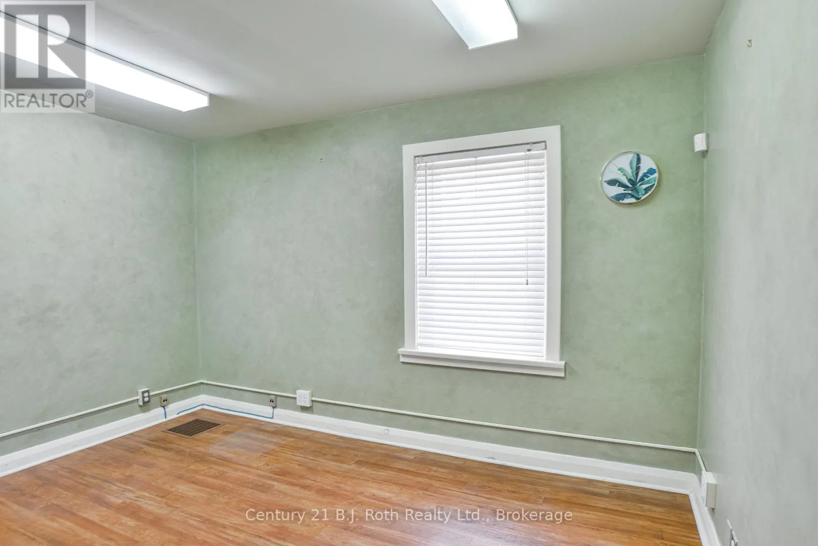 332 MISSISSAGA STREET W
