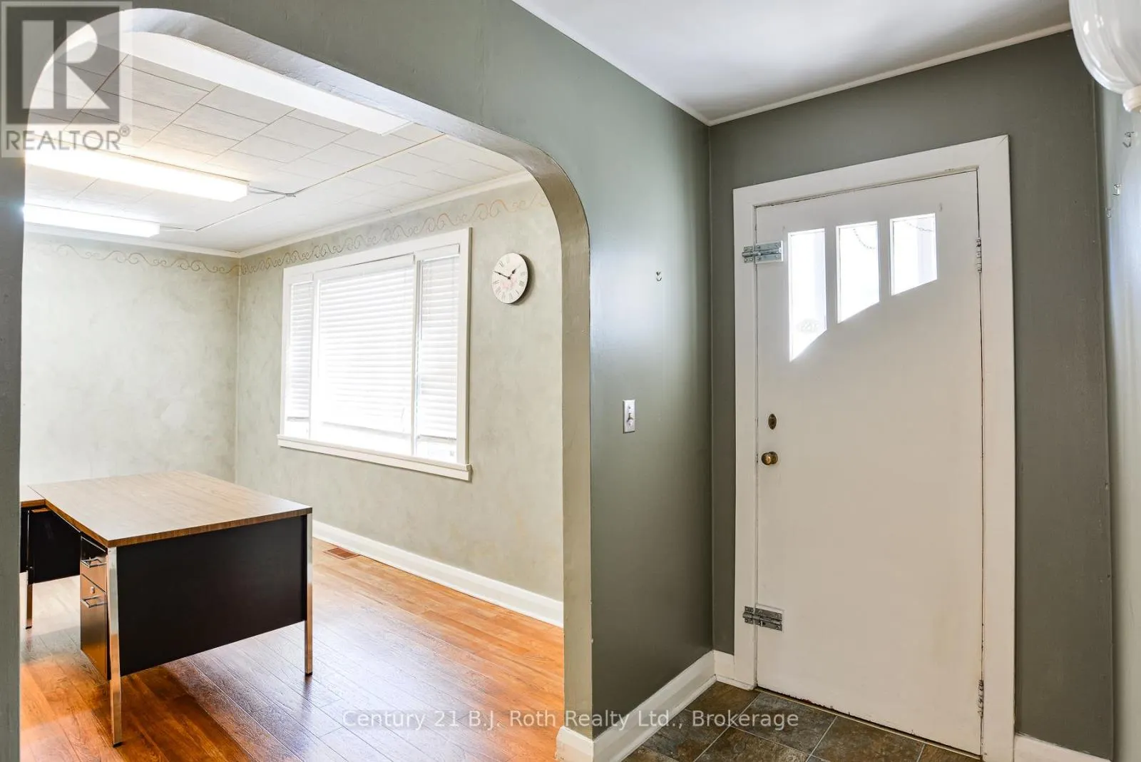 332 MISSISSAGA STREET W