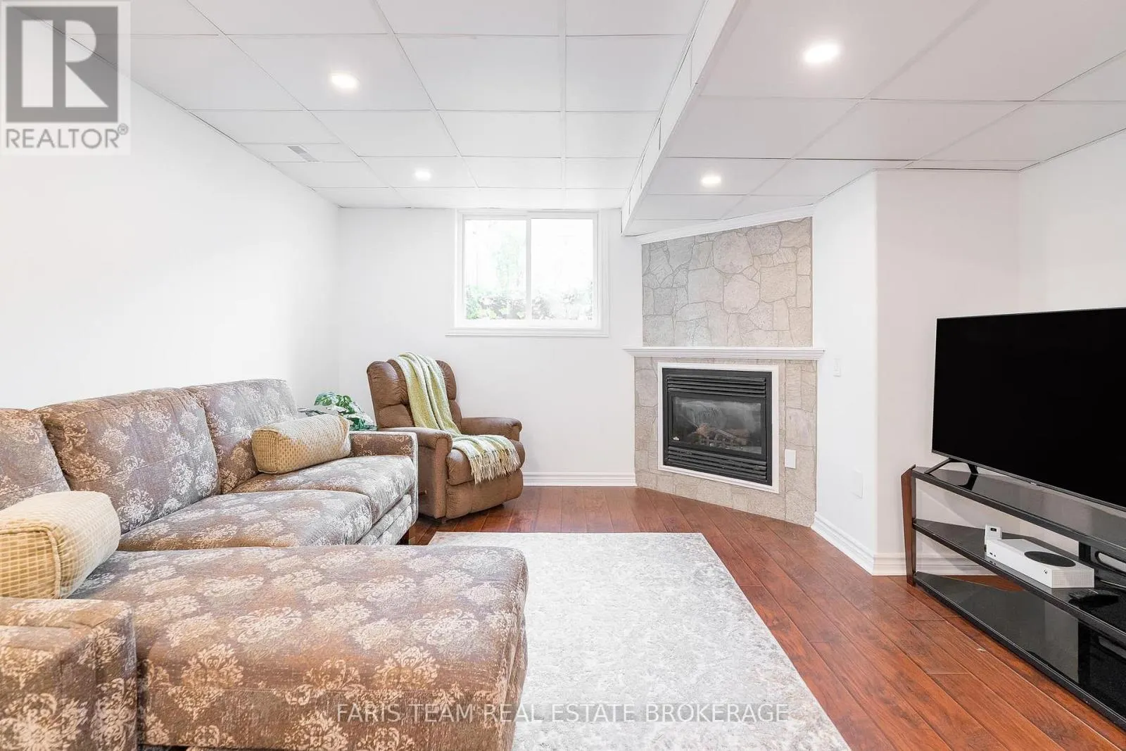27 GARRETT CRESCENT