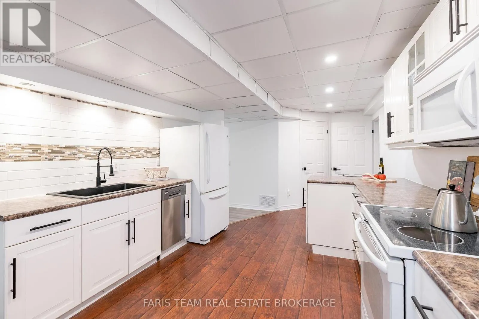 27 GARRETT CRESCENT