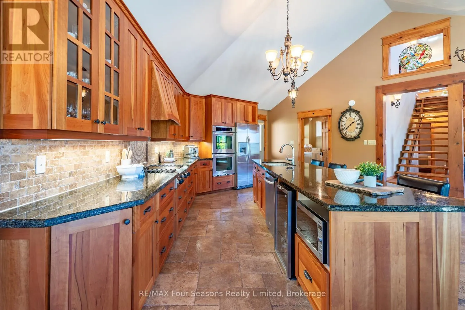 805 EASTDALE DRIVE