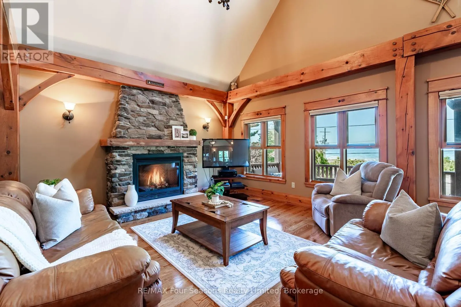 805 EASTDALE DRIVE