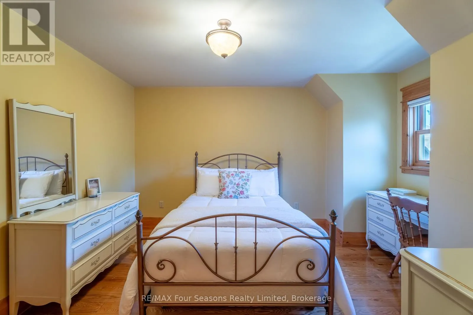 805 EASTDALE DRIVE