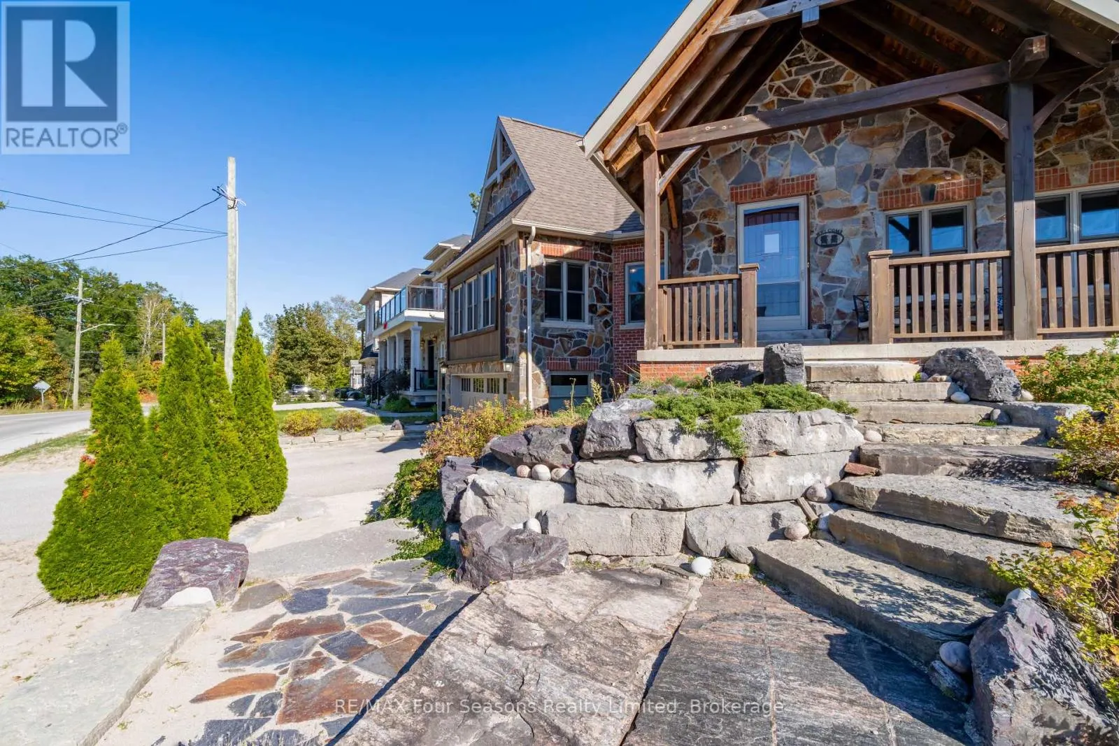 805 EASTDALE DRIVE