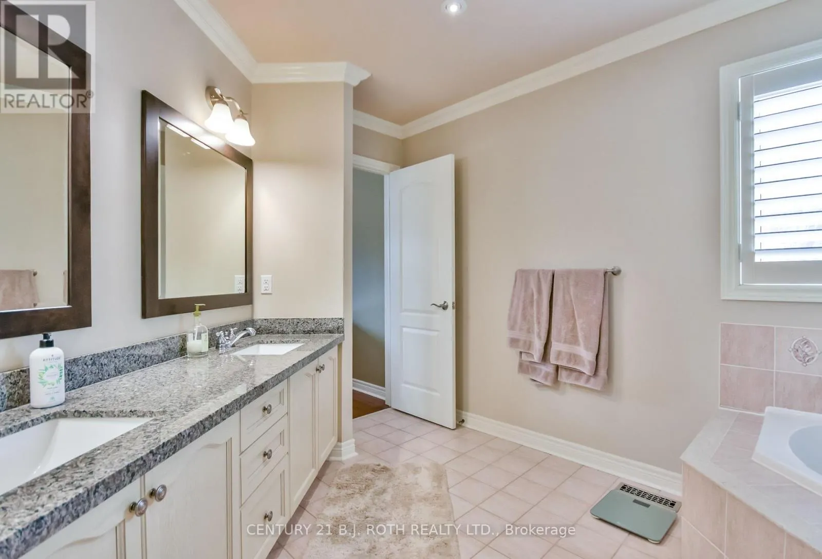 38 CAMELOT SQUARE