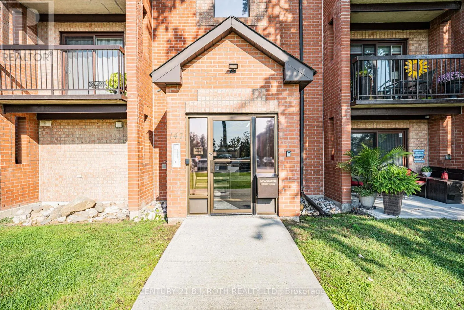 G10 - 147 EDGEHILL DRIVE