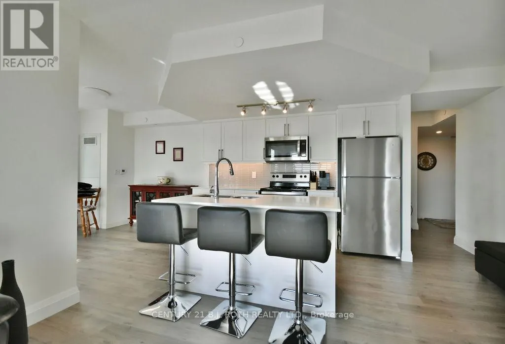 818 - 58 LAKESIDE TERRACE