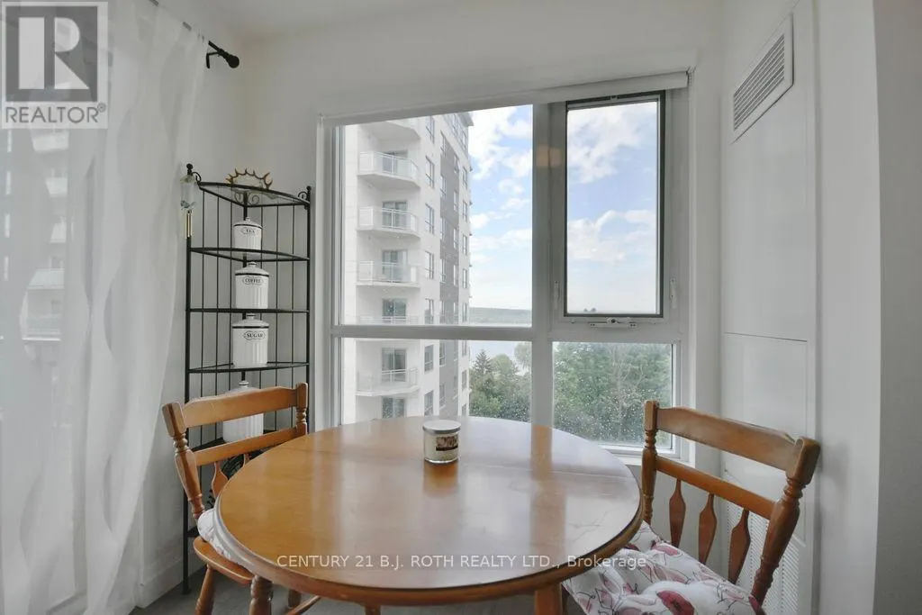 818 - 58 LAKESIDE TERRACE