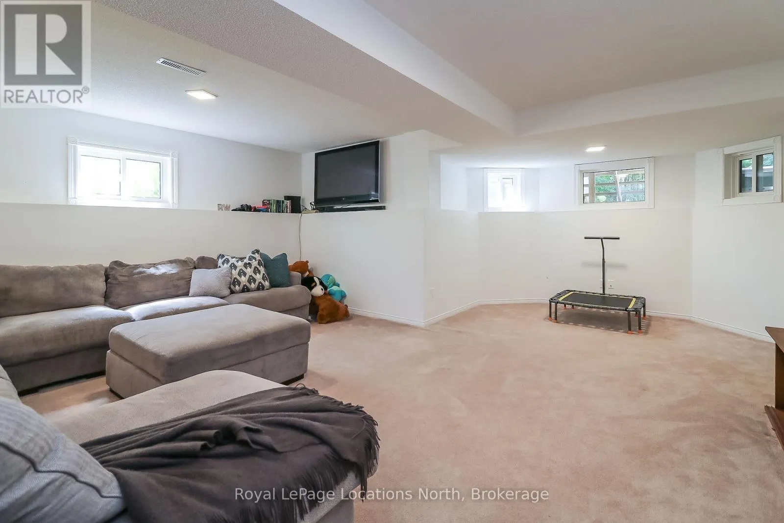 160 FERNBROOK DRIVE